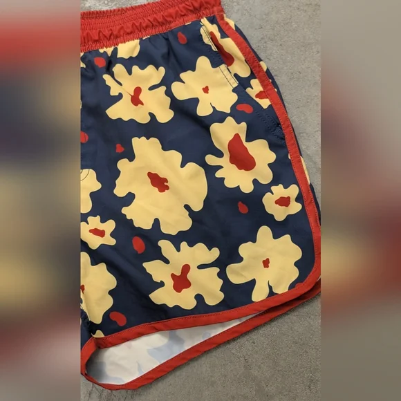Maamgic Floral Swim Shorts, Medium - Picture 3 of 11